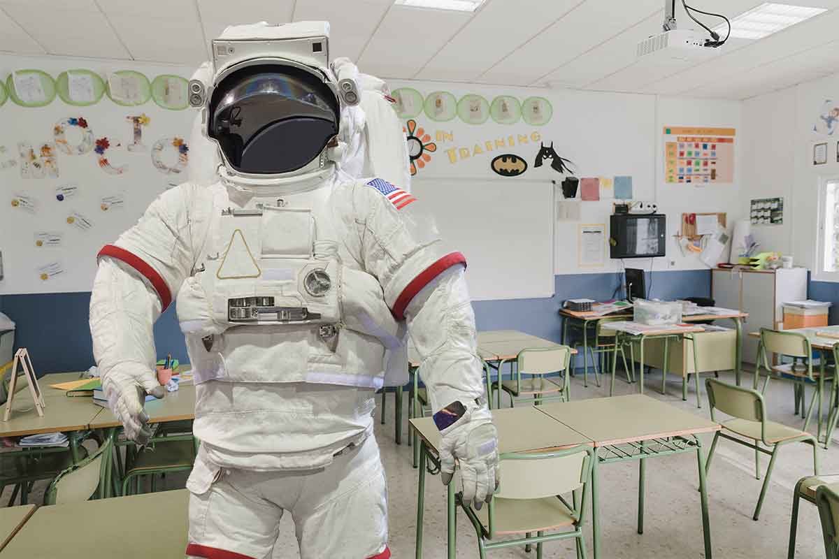 S’habiller en cosmonaute : les bons gestes pour éviter le Coronavirus quand on est prof
